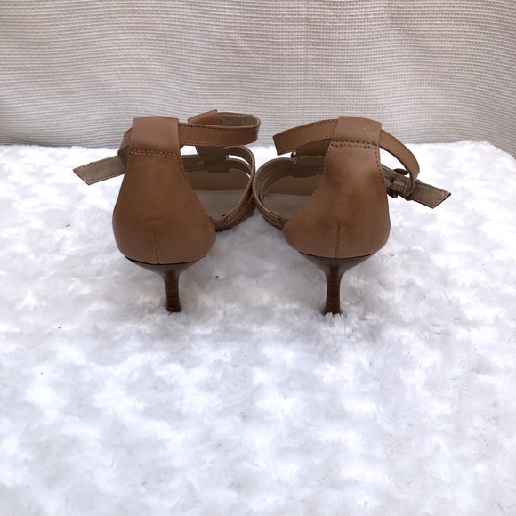 Unisa women’s Tan and Gold Sandals with Kitten Heel Sz 9 M - Picture 5 of 8